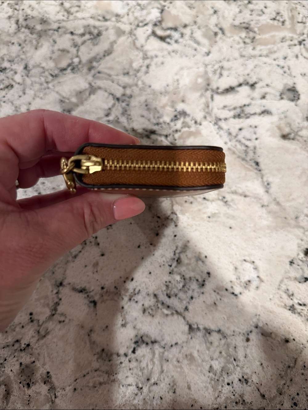 Coach “peanuts” zip around card wallet - Picture 6 of 7